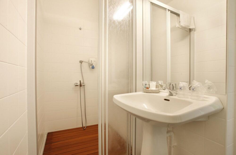 Kyriad Direct Rennes Ouest Hotel 3*