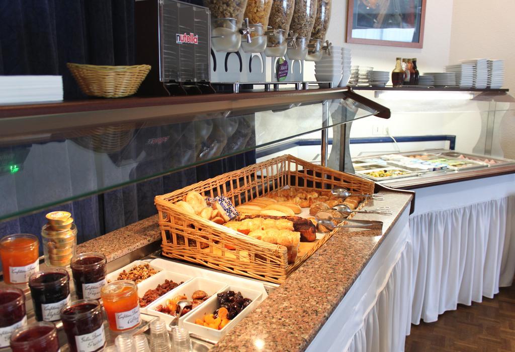 Hotel Kyriad Direct Rennes Ouest 3*
